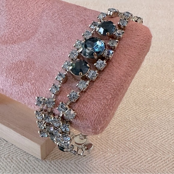 Signed Vintage Kramer Blue Rhinestone Bracelet MCM Tennis Bracelet 7 1/4” 1950’s - Picture 5 of 14